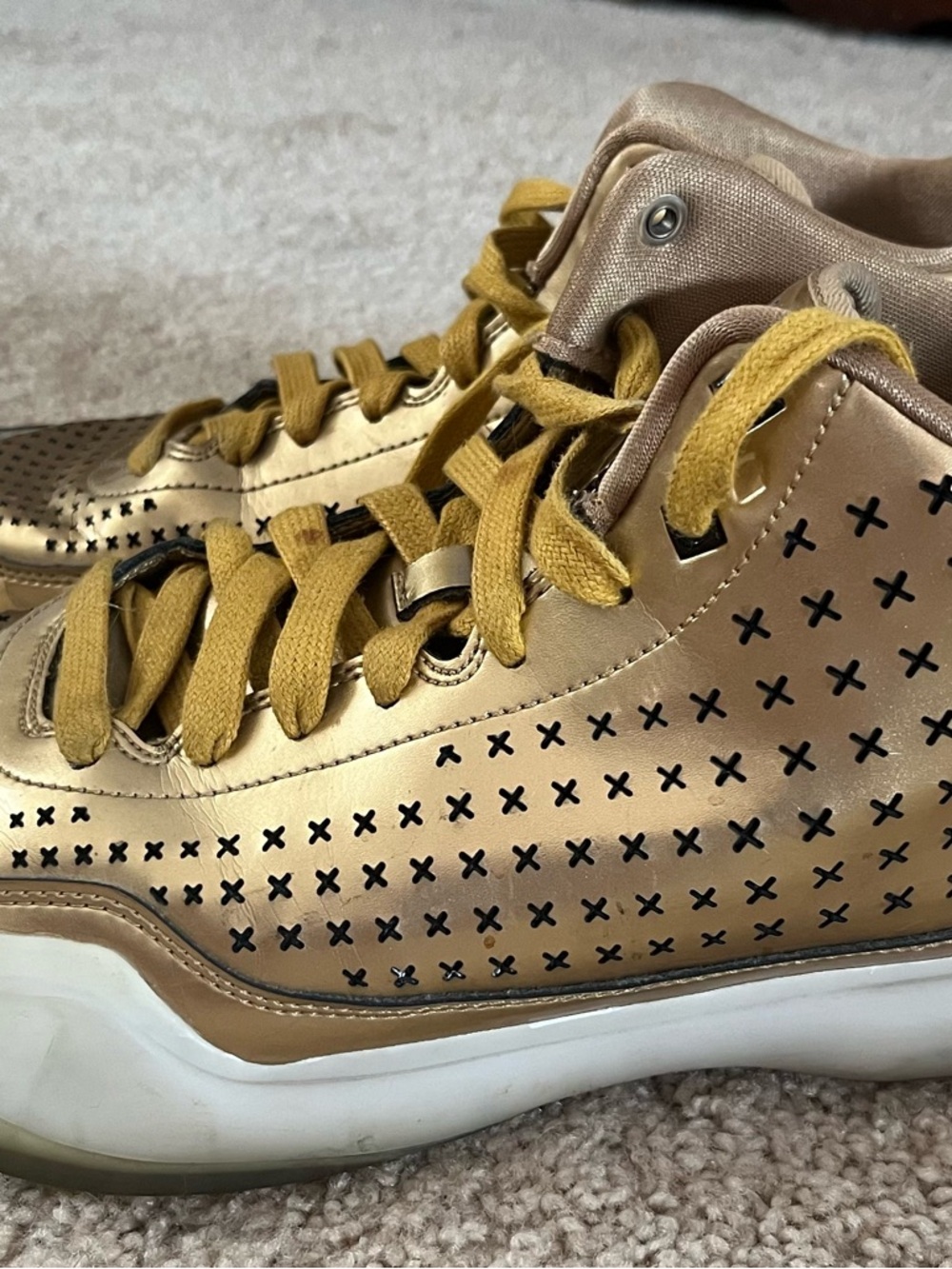 Men’s Kobe Shoes - Picture 2 of 5